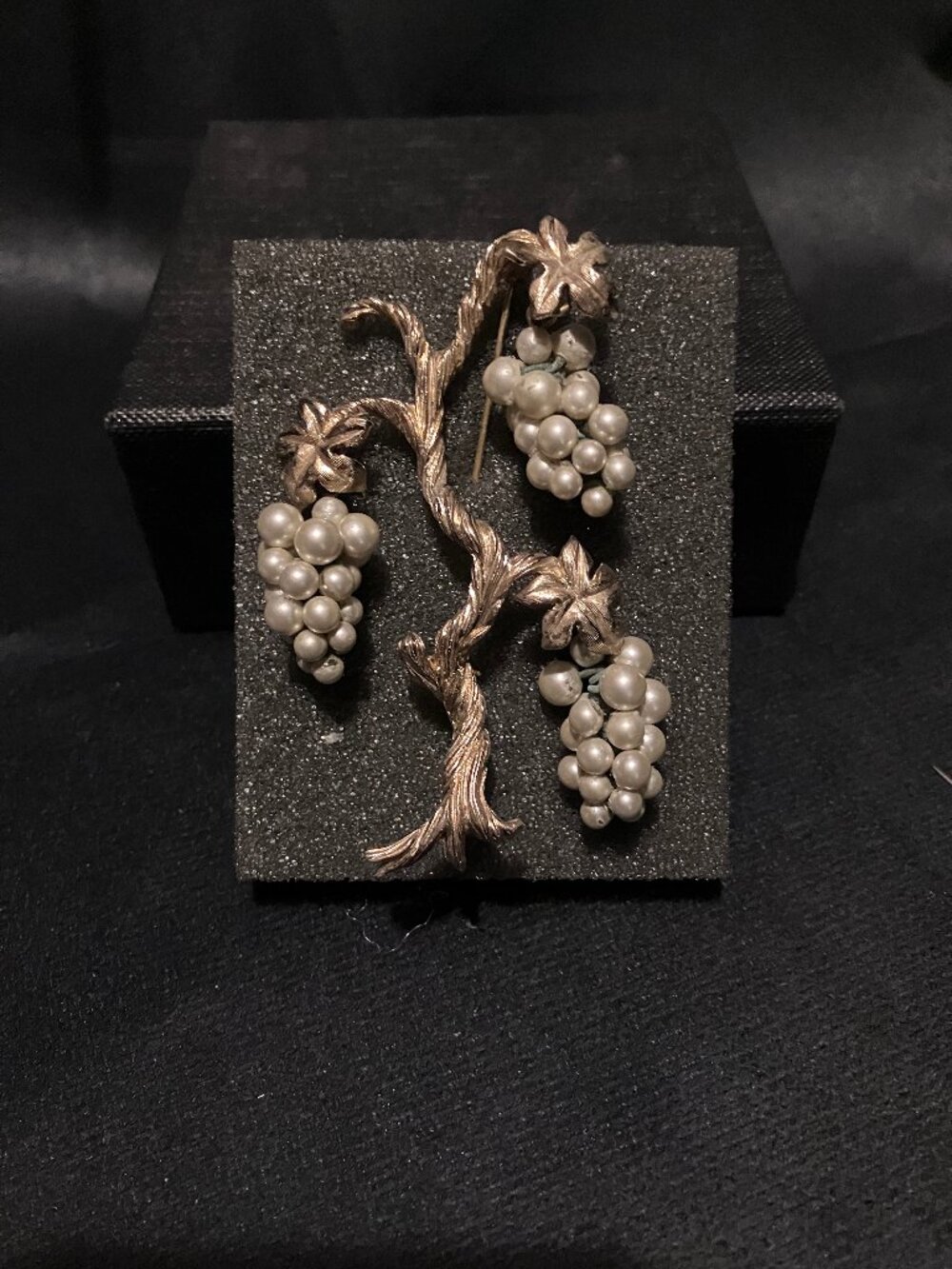 Vintage goldtone and pearls cluster brooch